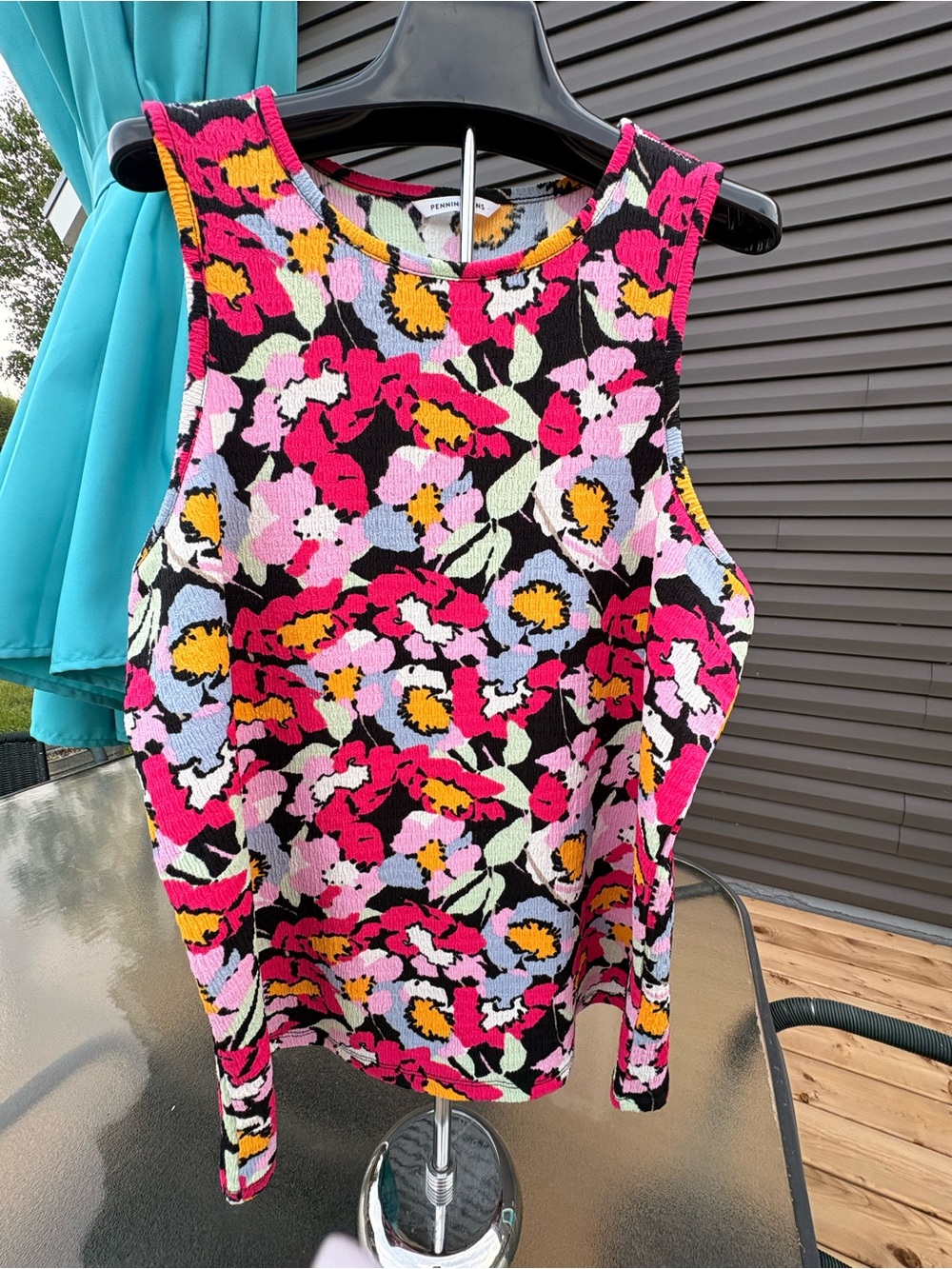 Penningtons 3X Floral Knit Sleeveless Top - Black & Pink. Textured